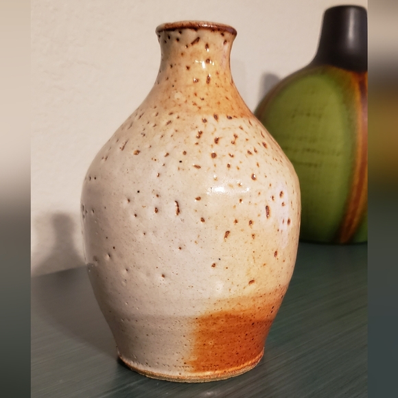 Wheelthrown Stoneware Sandy Desert Hues Speckled Glaze Vase - Picture 6 of 11
